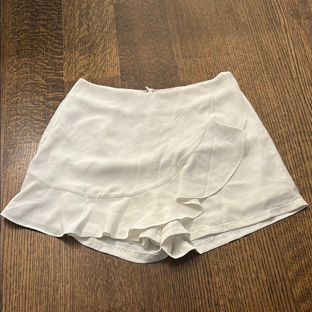 Elegant White Women's skort size 6